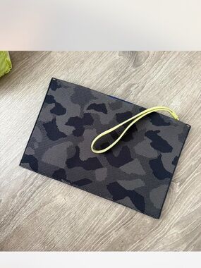 Rothy's Black & Yellow-Green Camouflage Zip Pouch